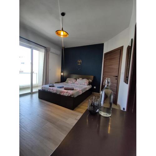 Airport Accommodation Bedroom with your own private Bathroom Self Check In and Self Check Out Air-condition Included