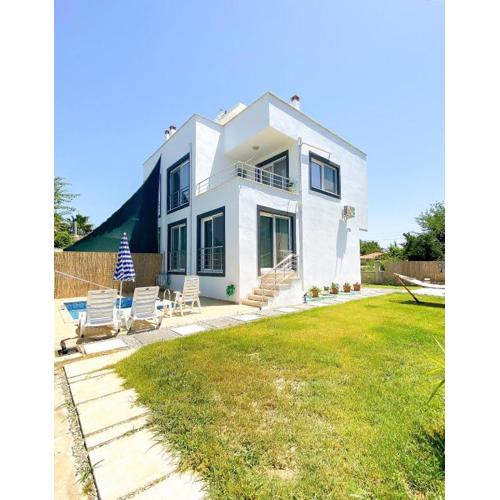 AirPort villa with private Pool 1