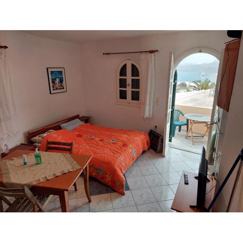 Akrotiri Cosy Studio with Private Patio and Scenic View