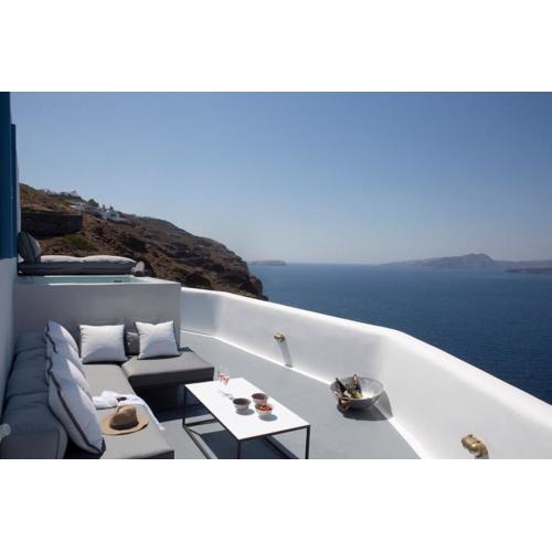Akrotiri Cove
