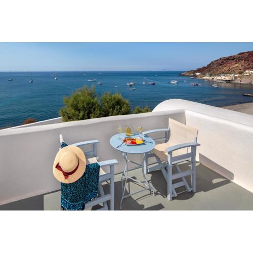 Akrotiri Hotel