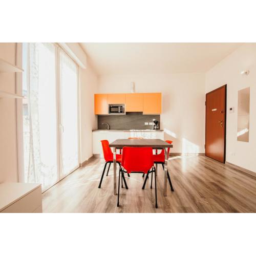 AL 13 Rosso - Lakeside Leisure & Business