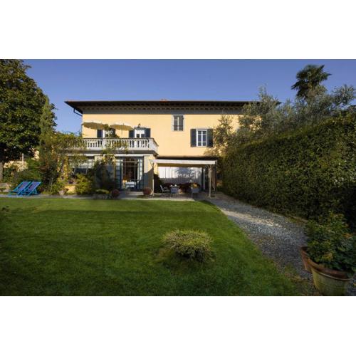 Al Porto Di Lucca B&B