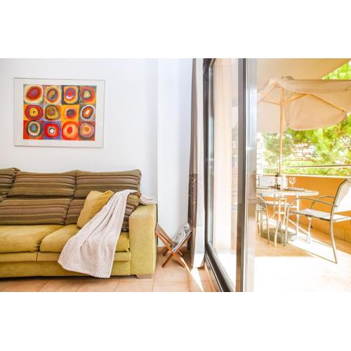 AL47 Spacious apartment near Fenals beach