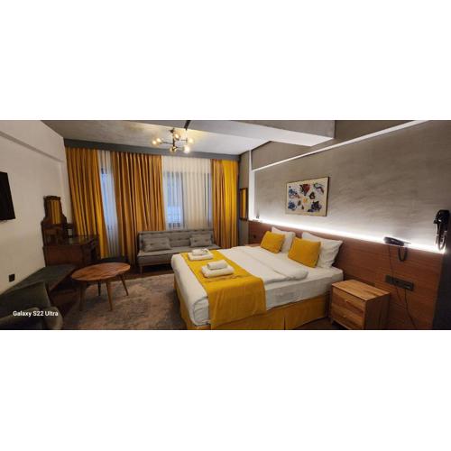 Aleksandr Pera Hotel