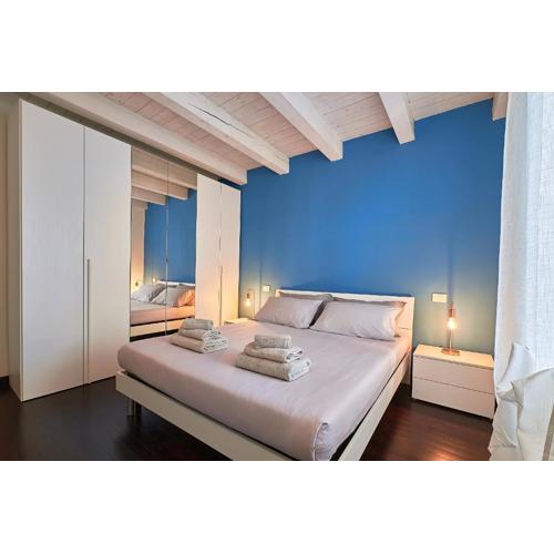 Alexander House - Unbeatable Price!