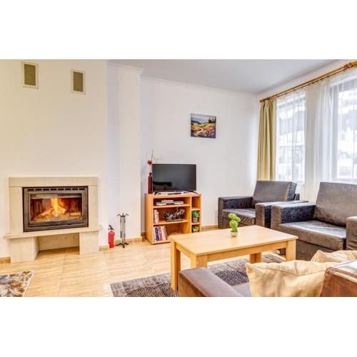 Alpine Haven 2-Bedroom Escape, Pamporovo by Flat Mаnager