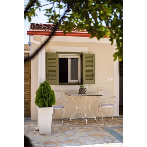 ALS Holiday Houses by Konnect, 900m from Ipsos Beach