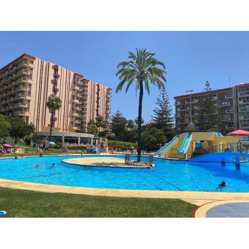 Alucinante Apt. con vistas, piscinas y recepción 24 hs.