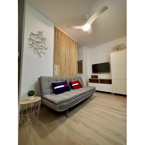 Álvaro Home con parking para turismo pequeño