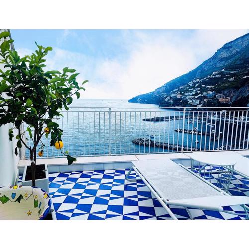 Amalfully Boutique Apartment - A seaview gem