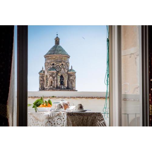 Amalpha Domus 100 sqm Apt with AC WiFi and balcony