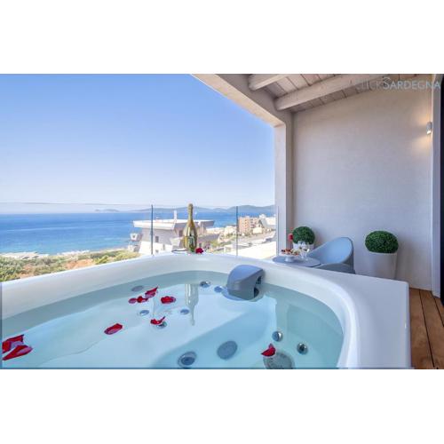 Amare Penthouse with Hot Tub Facing the Sea