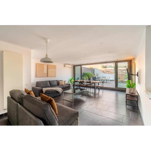 Amazing 3 bedroom penthouse in Plaza España