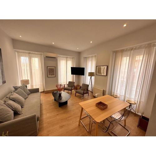 Amazing 3BD 3BTH with 9 Balconies by Madrid4You Apartments