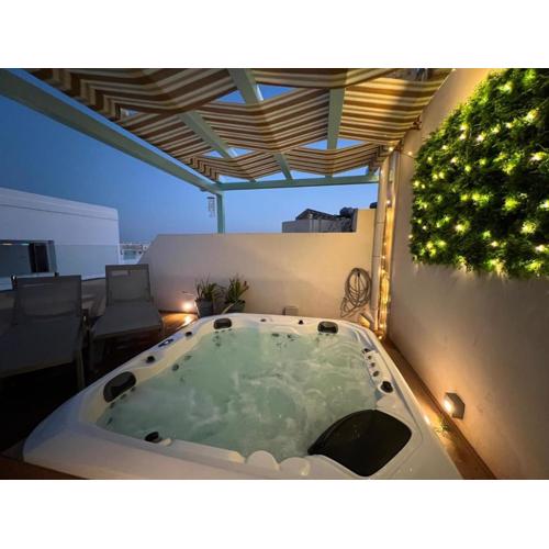 Amazing 4-bedroom Sliema Town House with Jacuzzi