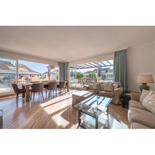 Amazing 4Br Apart. Parking, Pool, Close to the Sea