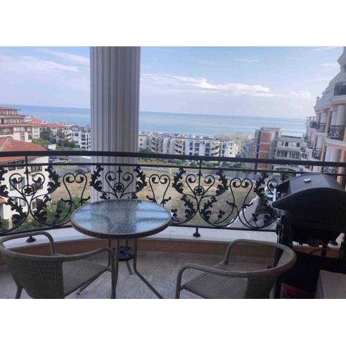 Amazing apartment facing the sea