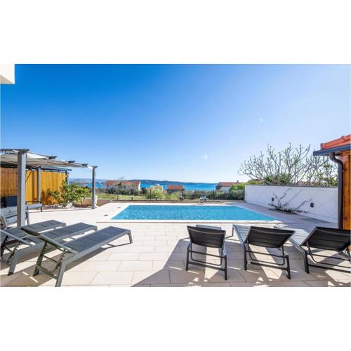 Amazing Apartment In Kastel Gomilica