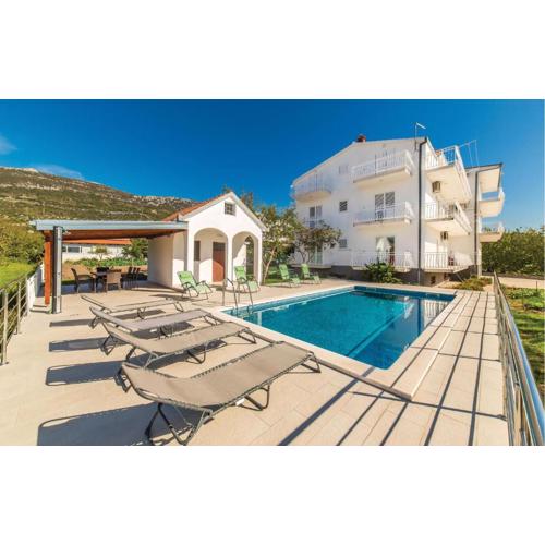 Amazing Apartment In Kastel Luksic