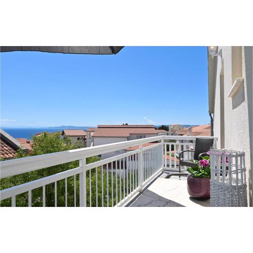 Amazing Apartment In Okrug Gornji