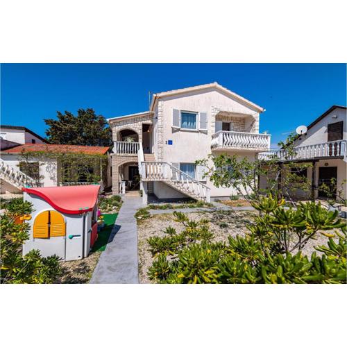 Amazing Apartment In Vir With Wifi