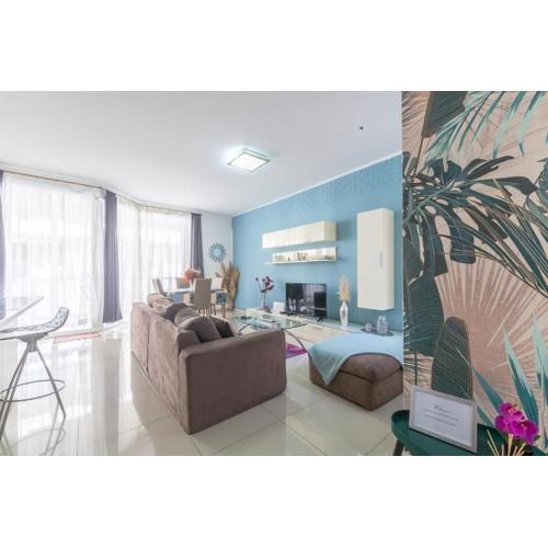 Amazing Apartment with Side Sea View
