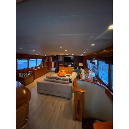 Amazing boat to sleep in Barcelona