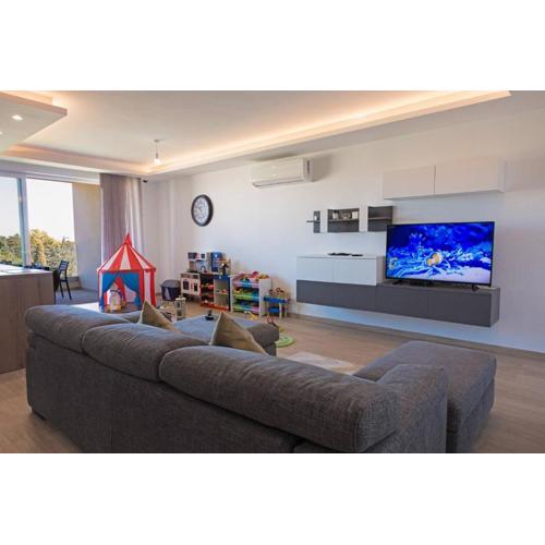 Amazing Family Apartment In Mosta By Homely