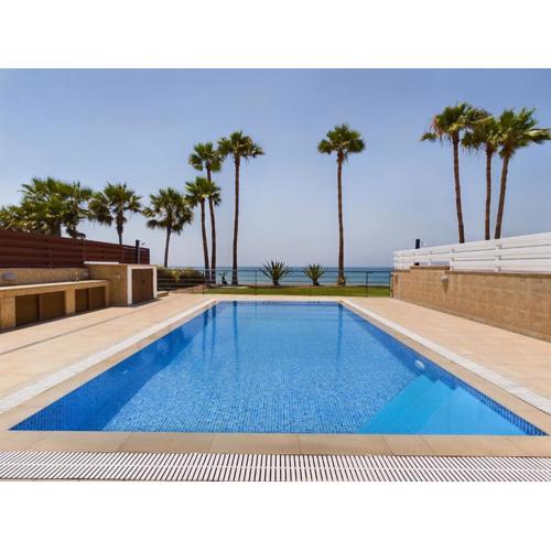 Amazing frontline beach villa