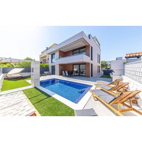 Amazing Home In Kastel Stafilic