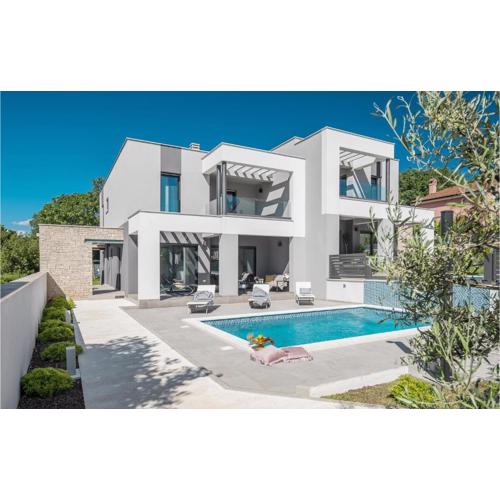 Amazing Home In Medulin With Wifi