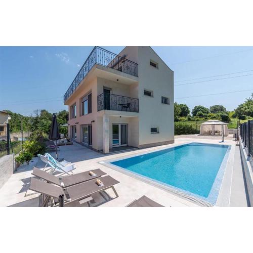 Amazing Home In Porec With Wifi