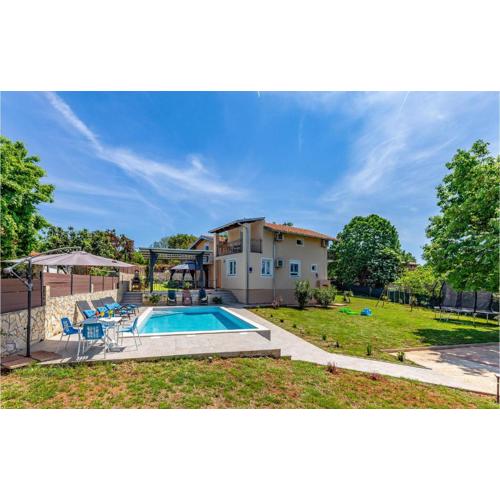 Amazing House With Pool