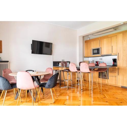 Amazing Huge Bright full 3BDR apt inAcropolis