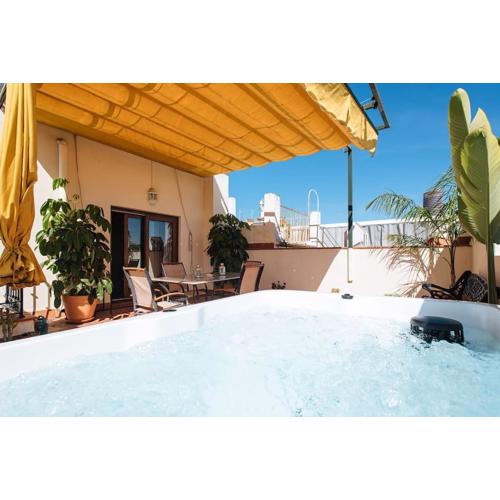 Amazing Penthouse in Triana with Jacuzzi Centro