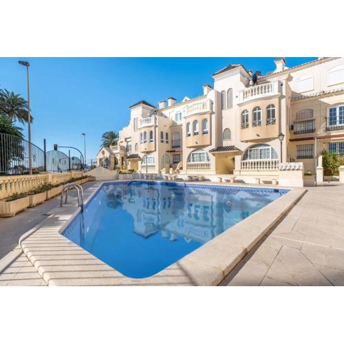 Amazing penthouse on the beach, sea views, WIFI, airconditioning and parking