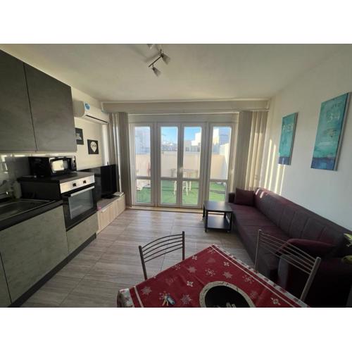 Amazing Penthouse two terrace 5 minutes to the beach close to the main area