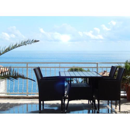 Amazing sea view apartments