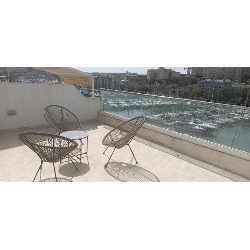 Amazing sea view penthouse near Valletta