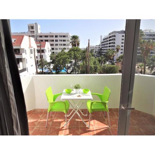 Amazing sunny apartment, free WIFI, international TV and VoD, center of Las Americas
