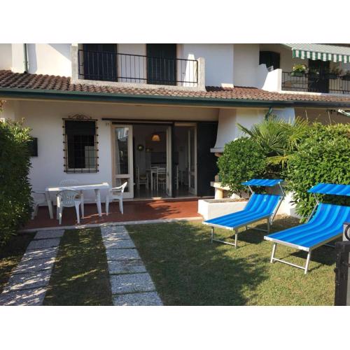 Amazing villa with private garden and pool