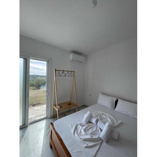 Ambelas Guest Rooms 4