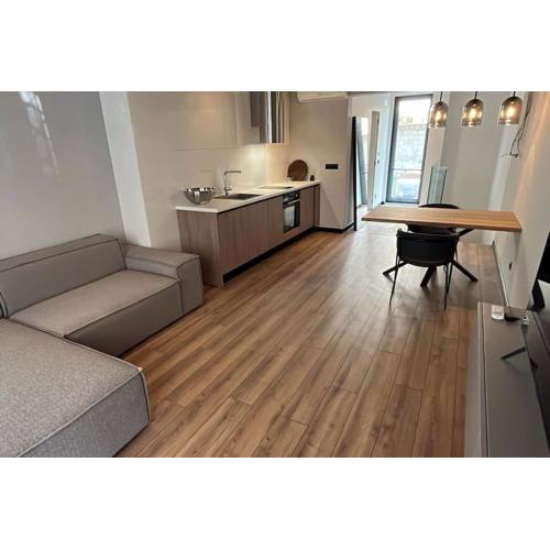 Amber Home - brand NEW luxury 1 bedroom apartment located in the very city center