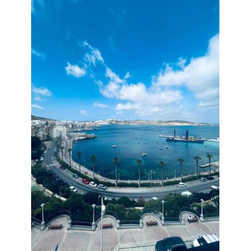 Amber Seaview - Two Bedroom Apartment with seaview!