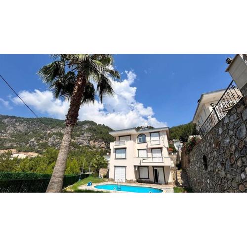 Ambiance Delux Villa with a Private Pool and a View