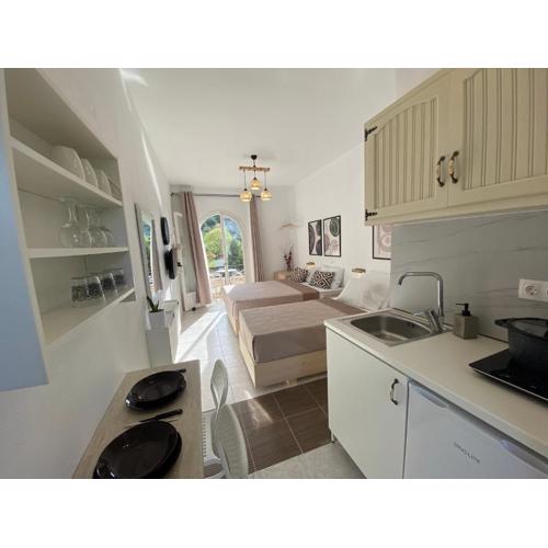 Ameli Studio ,Balcony with Mountain View, Kitchenette, 1km to Beach by likeyourhome