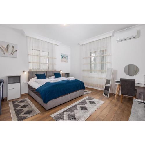 Amelia & Julia apartments