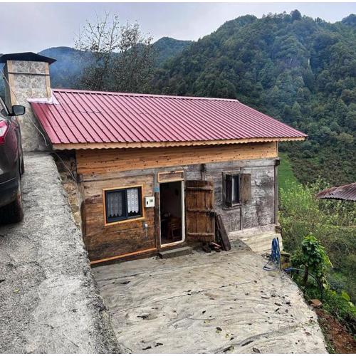 Amiras Dağevi