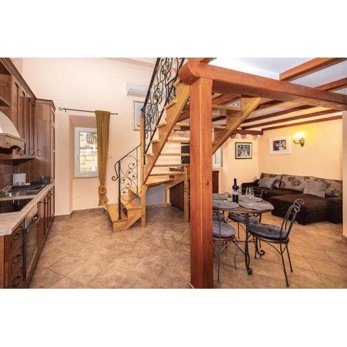 Amoret Apartments